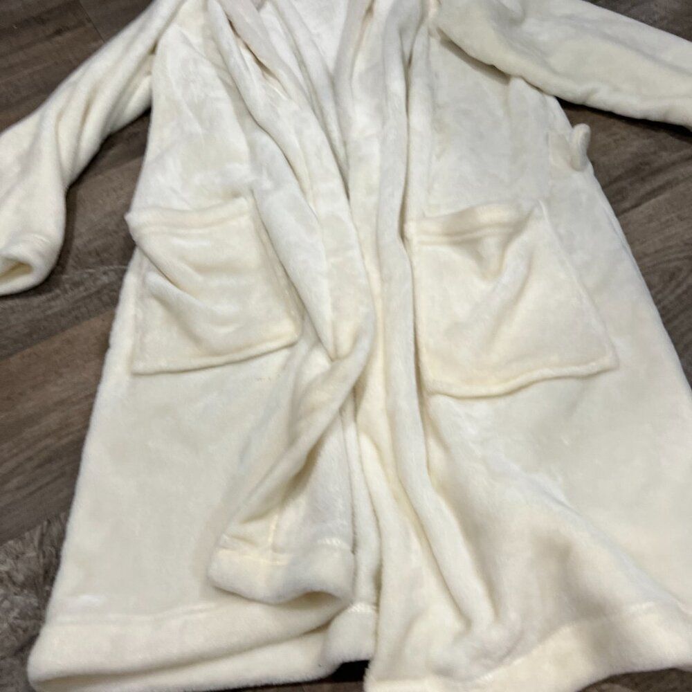 Adrienne Vittadini OS Robe - Picture 8 of 10